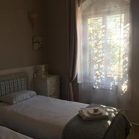 Des Terres Chaudes Proche Bord De Apartamento