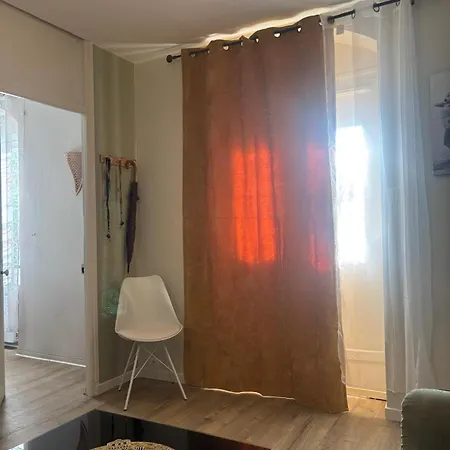 Des Terres Chaudes Proche Bord De * マントン